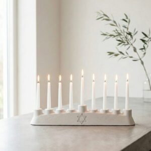 חנוכיה צבע לבן דגם "מגן דוד"